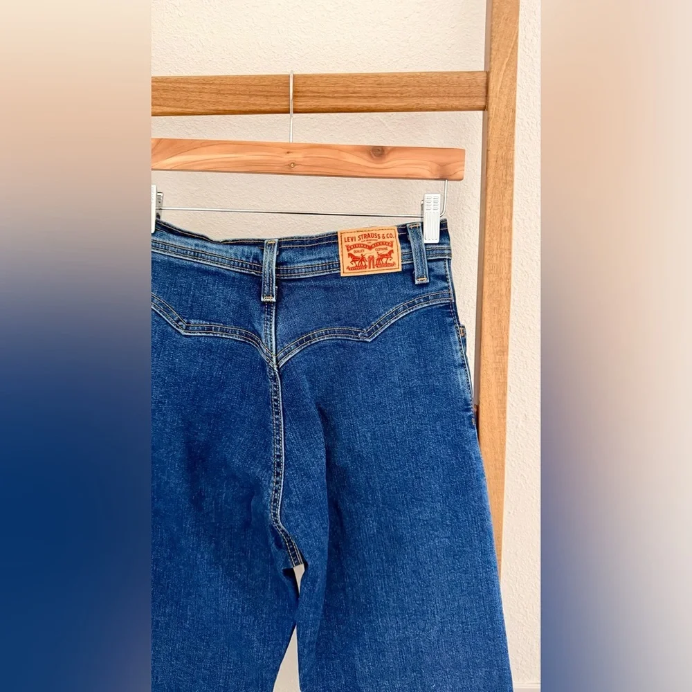 Levi's Riveted Ribcage Straight Ankle Jeans - Picture 3 of 5